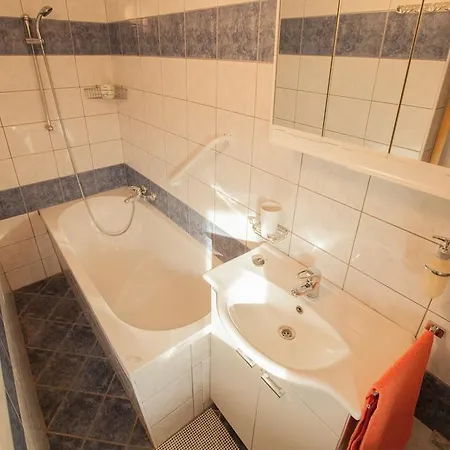 House Sumrak 公寓 *